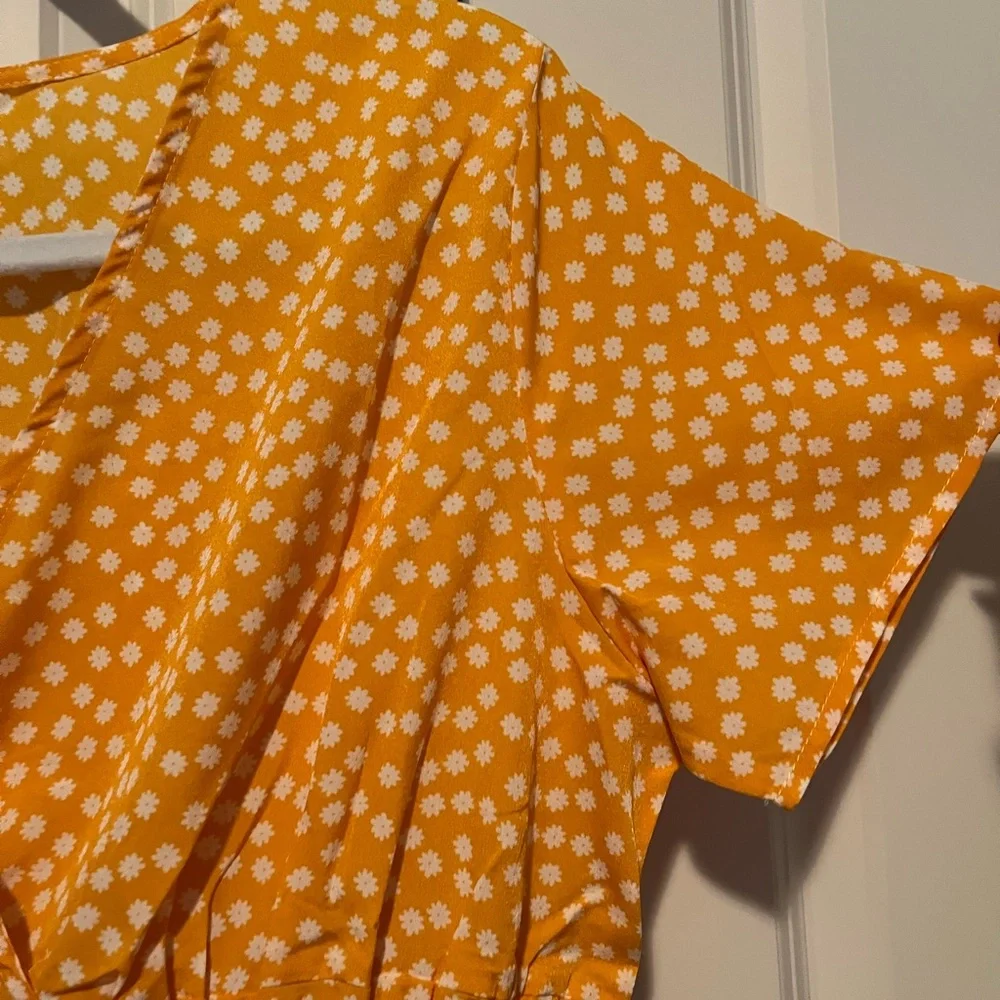 NWOT Yellow Floral Dress Size XL - Picture 4 of 9